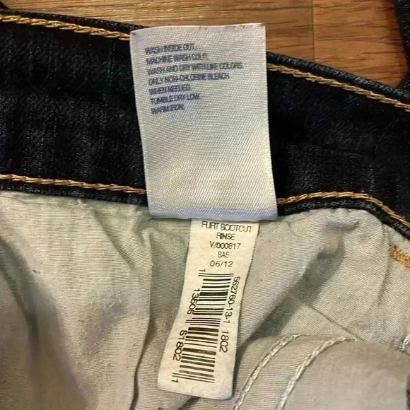 Old Navy The Flirt Women’s 18 Regular Dark Wash Bootcut Jeans - Picture 7 of 8
